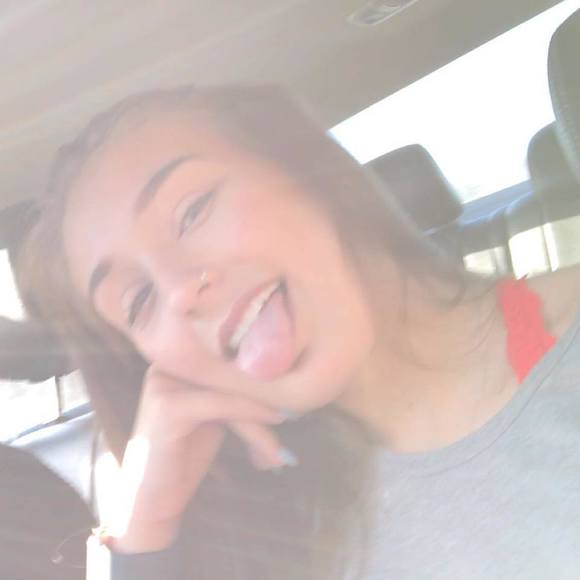 Meet your Posher, Cassandra - Picture 1 of 1